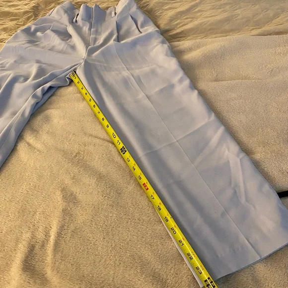 Uniqlo Wide Leg Trouser Pant in Pastel Lilac / Lavender - Picture 4 of 6